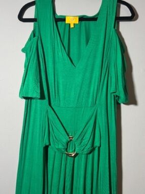 Liz Lange Emerald Green Cold  Shoulder Maxi Dress with Gold Ring Belt.